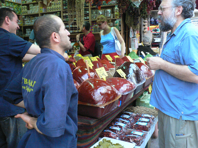 Buying spices, Egyptian Market, 	Istanbul