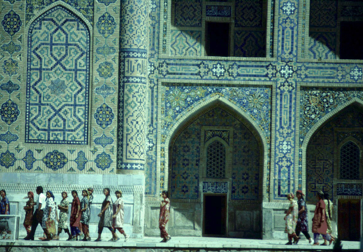 	Uzbek women in front of mosque		Samarkand	USSR